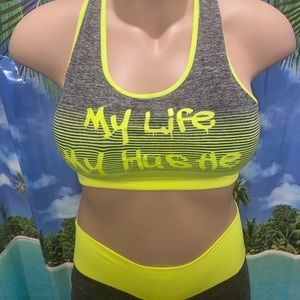 Women’s sports attire